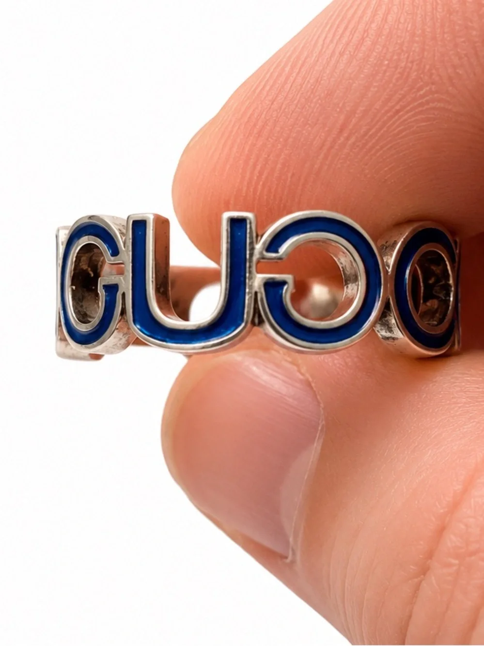 Gucci ring featuring